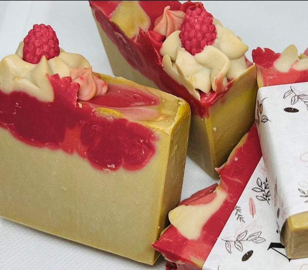 Artisan Soap, White Chocolate & Raspberry, vegan-friendly, no palm oil